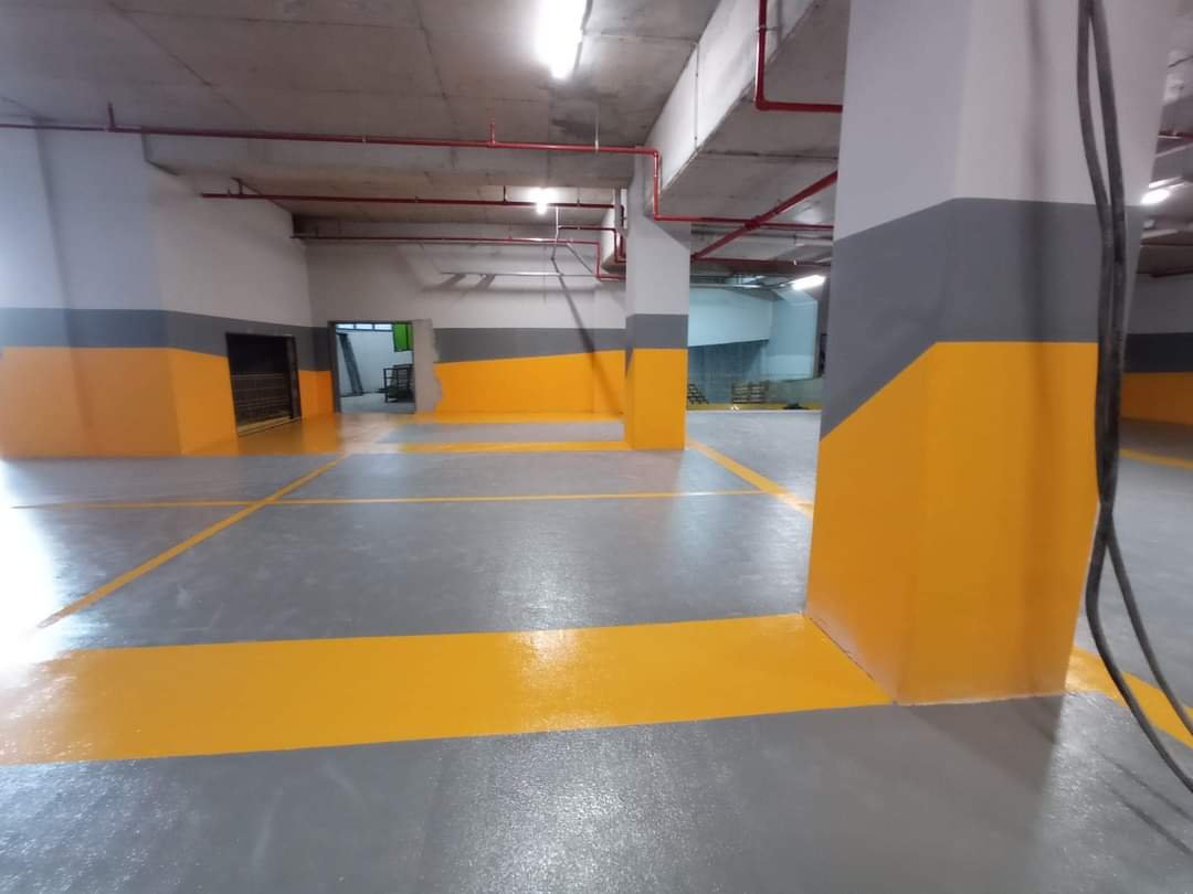 Finishing epoxy lantai area parkir